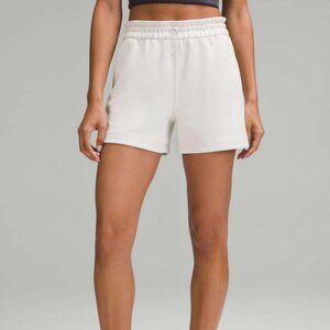 NWT Lululemon Softstreme HR Short 4"